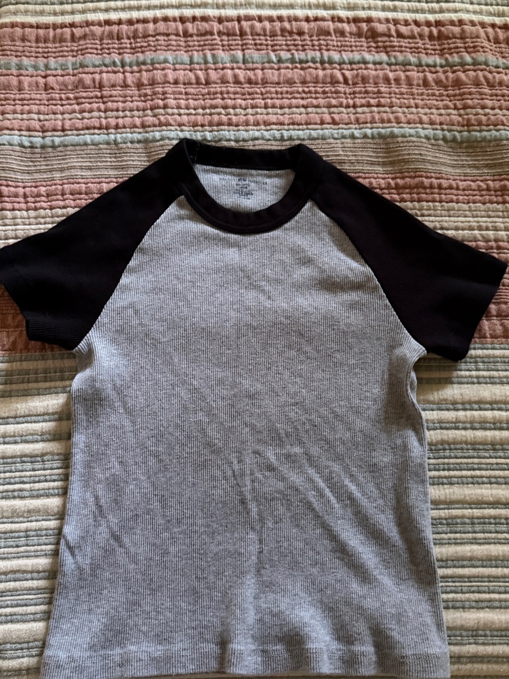 Brandy Brandy Melville gray cotton t-shirt with black sleeves